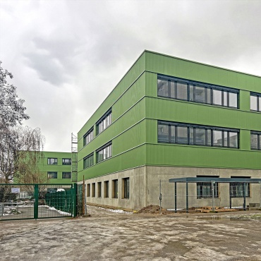 Berlin | Sekundarschule Garzauer Straße – Fassade nimmt Gestalt an